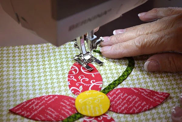 Machine-applique-tutorial-1200-x-800-15-600x401 Machine-applique-tutorial-1200-x-800-15-600x401